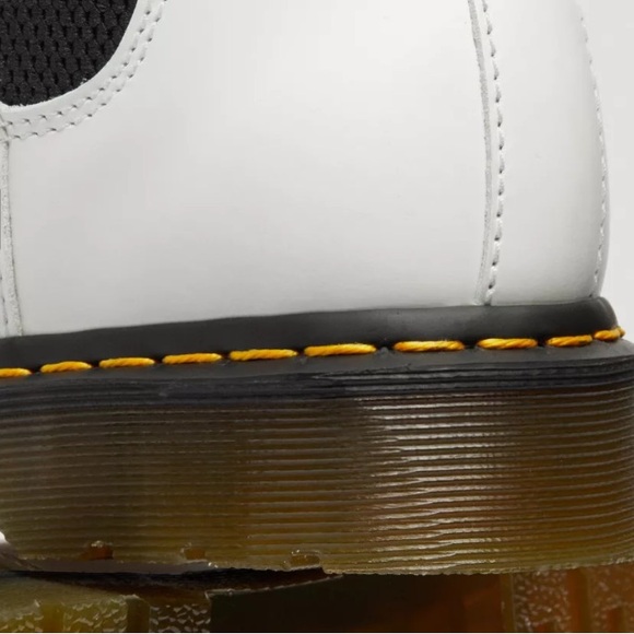Dr. Martens 2976 Yellow Stitch Smooth Leather Chelsea Boots NWOT White Size 8 - Picture 4 of 14